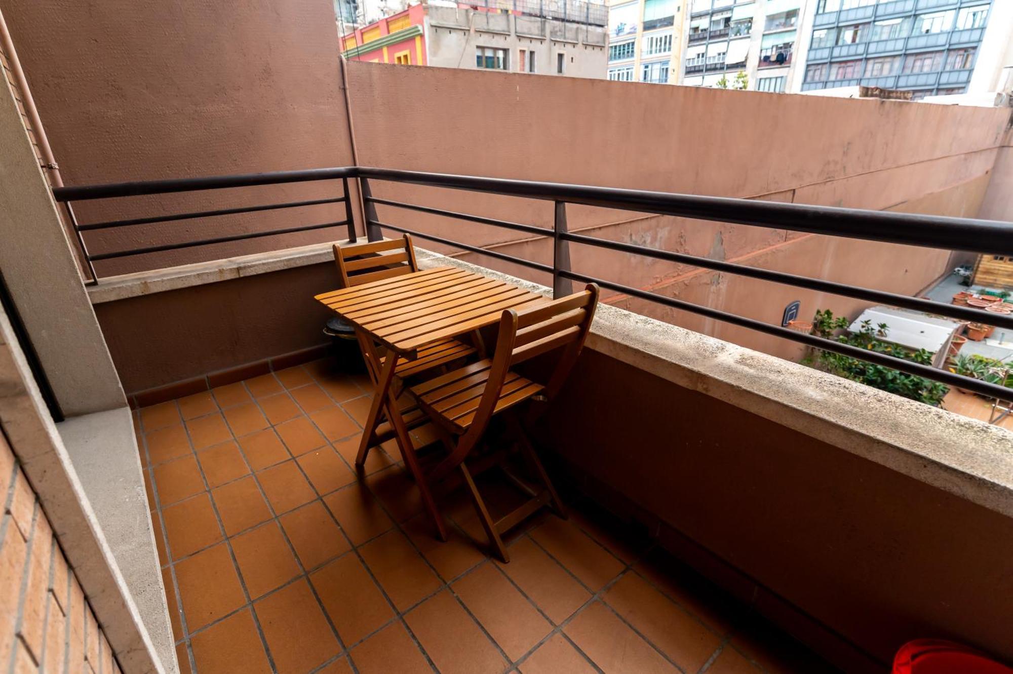 Appartamento Comfy Downtown + Private Terrace Barcellona Esterno foto